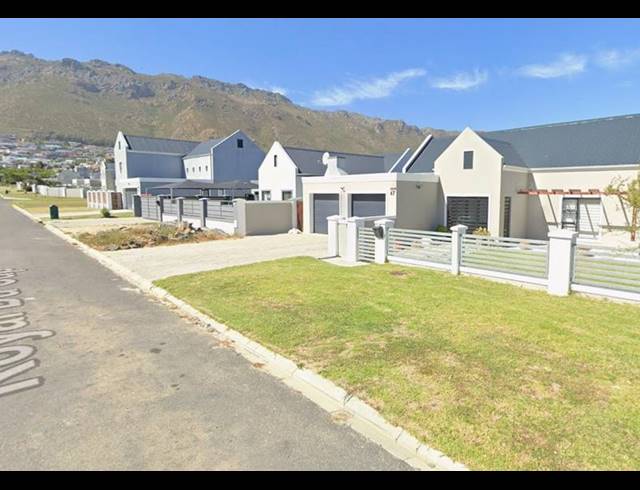 3 BEDROOM HOUSE FOR SALE IN ADMIRALS PARK